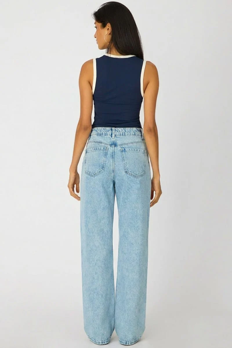 Denim Light Wash Wide Leg Jean Front Pocket Detail - Image 5